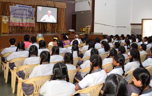 Narendra Modi Teachers day speech listening in Mangalore